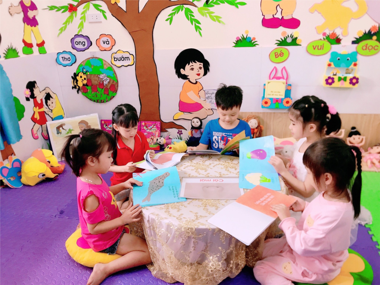 Họa động chăm sóc giáo dục trẻ tại trường mầm non Đồng Thái