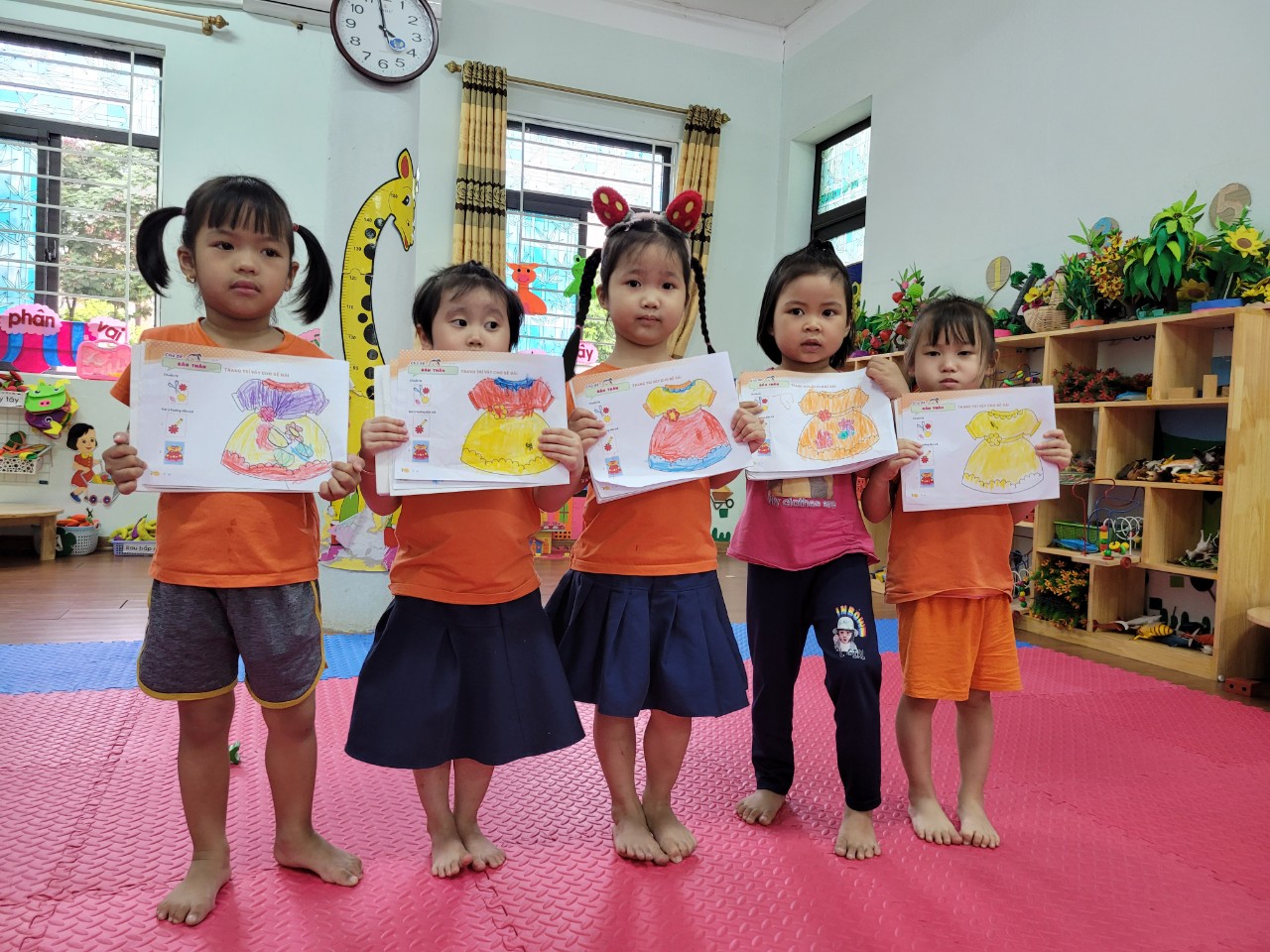 tranh tô màu cái váy | Trường Mầm non thị trấn Yên Viên