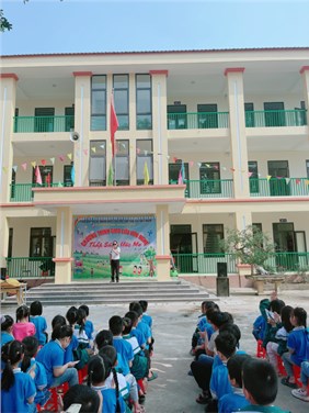 Chương trình giao lưu văn nghệ với Trung tâm dạy nghề cho trẻ tàn tật Việt Nam