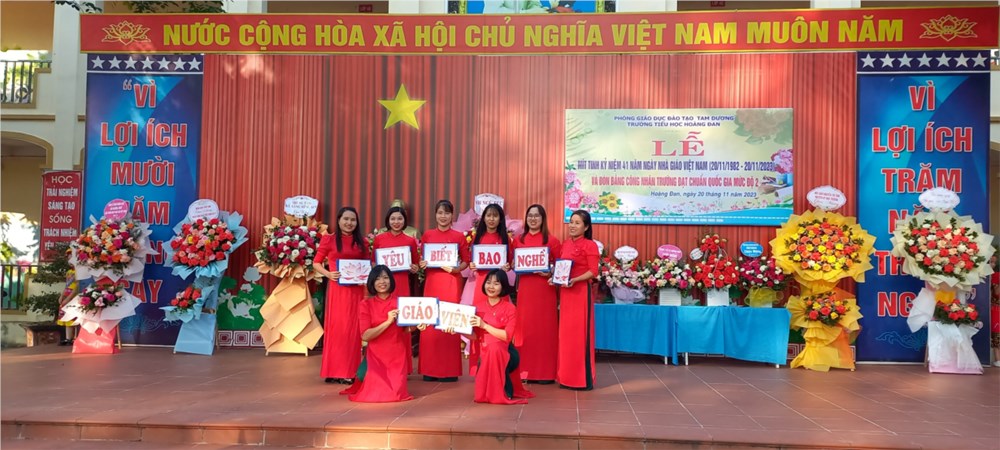 <a href="/video-ca-nhac/mua-yeu-sao-nghe-giao-vien-tap-the-gv-nu-truong-th-hoang-dan-c15240-1021112.aspx">Múa: Yêu sao nghề giáo viên - Tập thể GV nữ trường TH Hoàng Đan</a>
