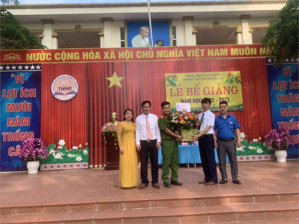 <a href="/tin-tuc-su-kien/le-be-giang-nam-hoc-2022-2023-cua-truong-tieu-hoc-hoang-dan-c359-977188.aspx">Lễ Bế giảng năm học 2022-2023 của trường Tiểu học Hoàng Đan</a>